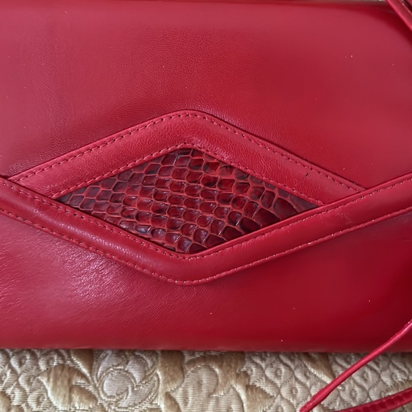 Beautiful Soft Italian Leather Purse with Decorative crocodile accent. - Picture 4 of 11